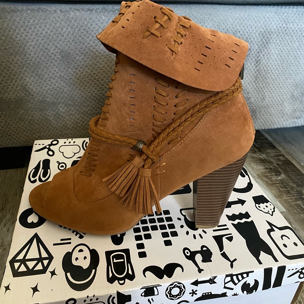 Caramel fall bootie